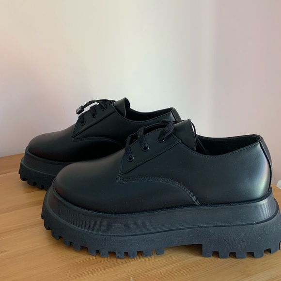 Zara Shoes - Picture 2 of 9